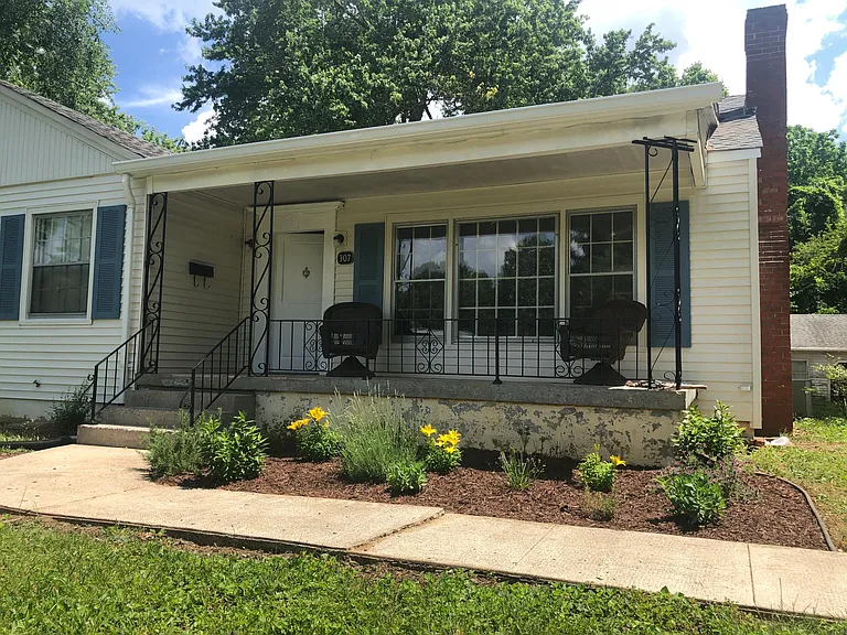 307 S Cherokee St — Photo 16
