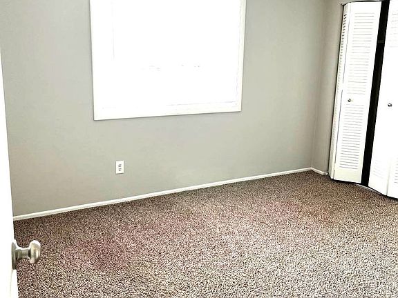 5th image of 905 Heritage Ct #925-301