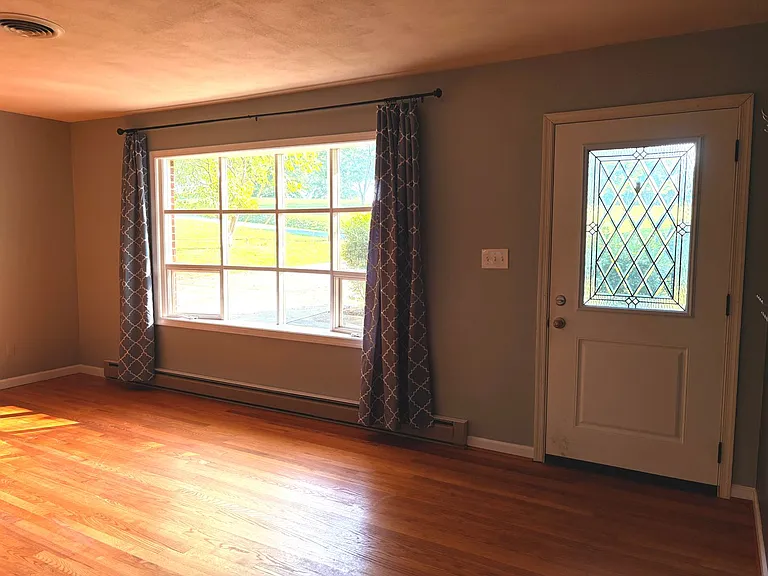 203 Fleetwood Dr — Photo 7