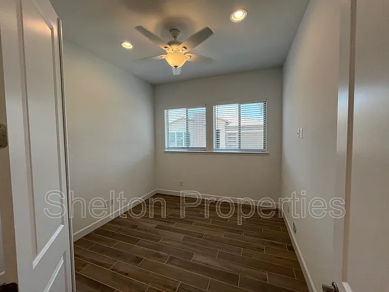 20711 W Medlock Dr — Photo 5