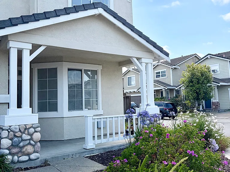 923 Ferro Dr — Photo 3
