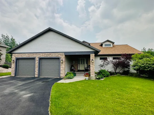 2816 Granite Pointe Dr, Marquette, MI 49855