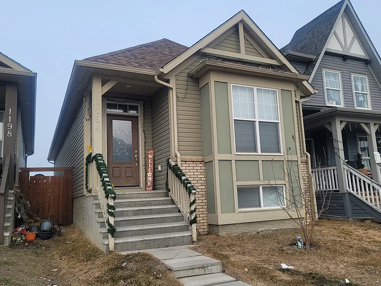 1194 New Brighton Park SE — Photo 2