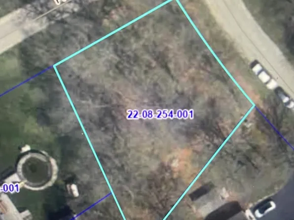 415 Saint Francis Dr, Dixon, IL 61021