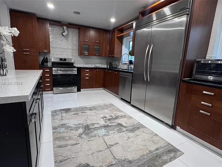 1332 Van Buren St — Photo 31