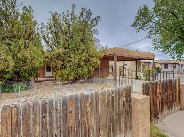 4627 10th St NW, Albuquerque, NM 87107
