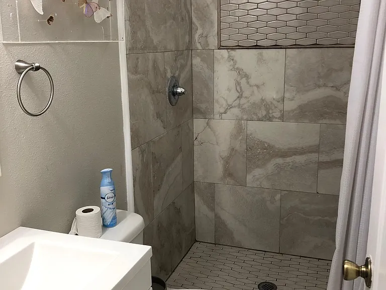2118 Baronne St #B — Photo 14