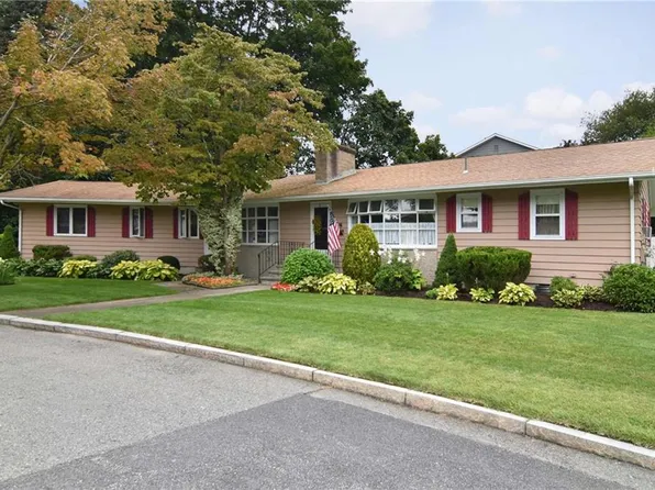 88 Hilary Dr, Providence, RI 02908
