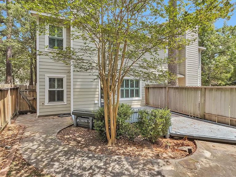 31 N Walden Elms Cir — Photo 25