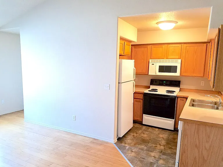 2309 NE Mary Rose Pl — Photo 4