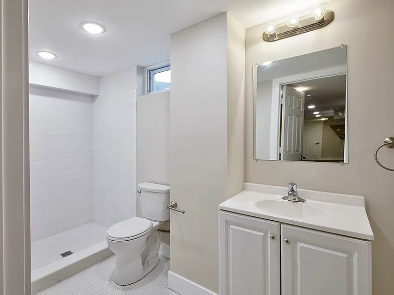 1038 E Mount Pleasant Ave — Photo 12