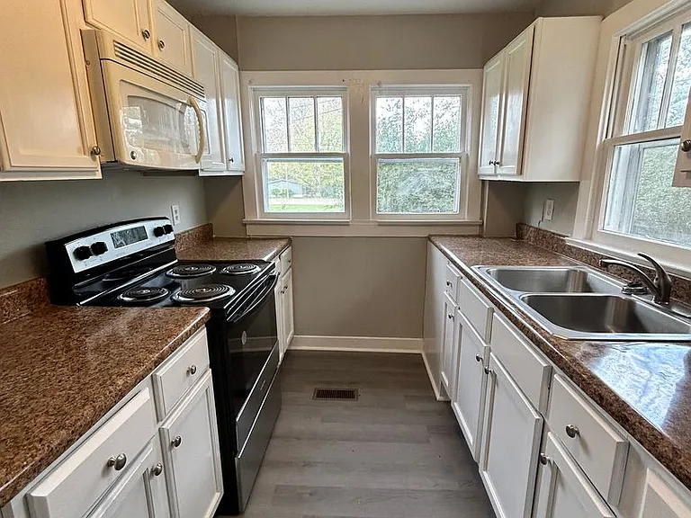 121 N Three Notch Rd — Photo 4