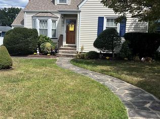 32 Greendale Rd, Clifton, NJ 07013