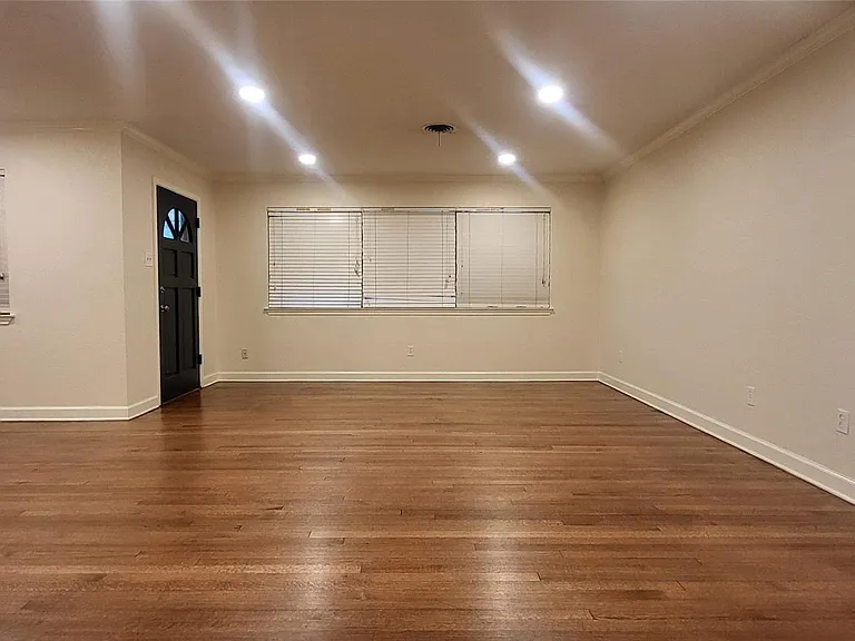 1902 Amy Dr — Photo 3