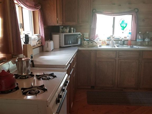 5th image of 18 Wilderness Dr