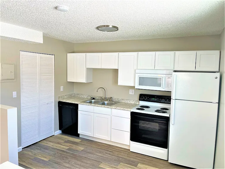 6655 Provincial Dr — Photo 3