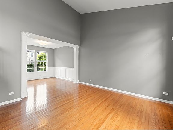 4th image of 3111 Drury Ln