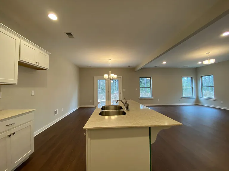 7950 Saint James Dr — Photo 7
