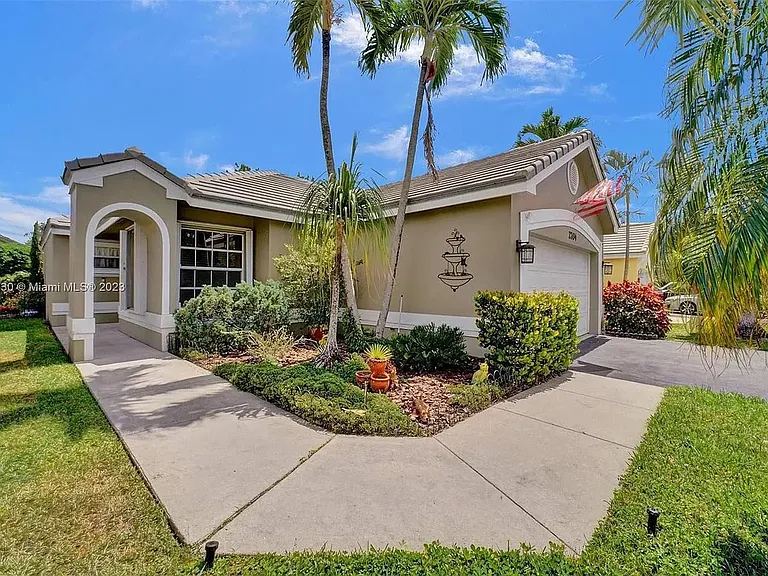 2704 Pinewood Ct — Photo 21