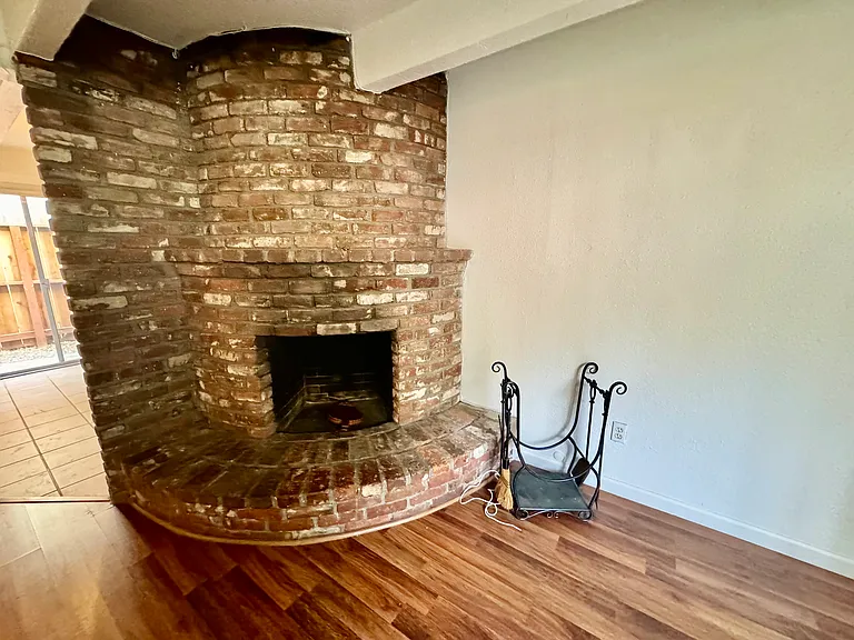 2710 E St #4 — Photo 7