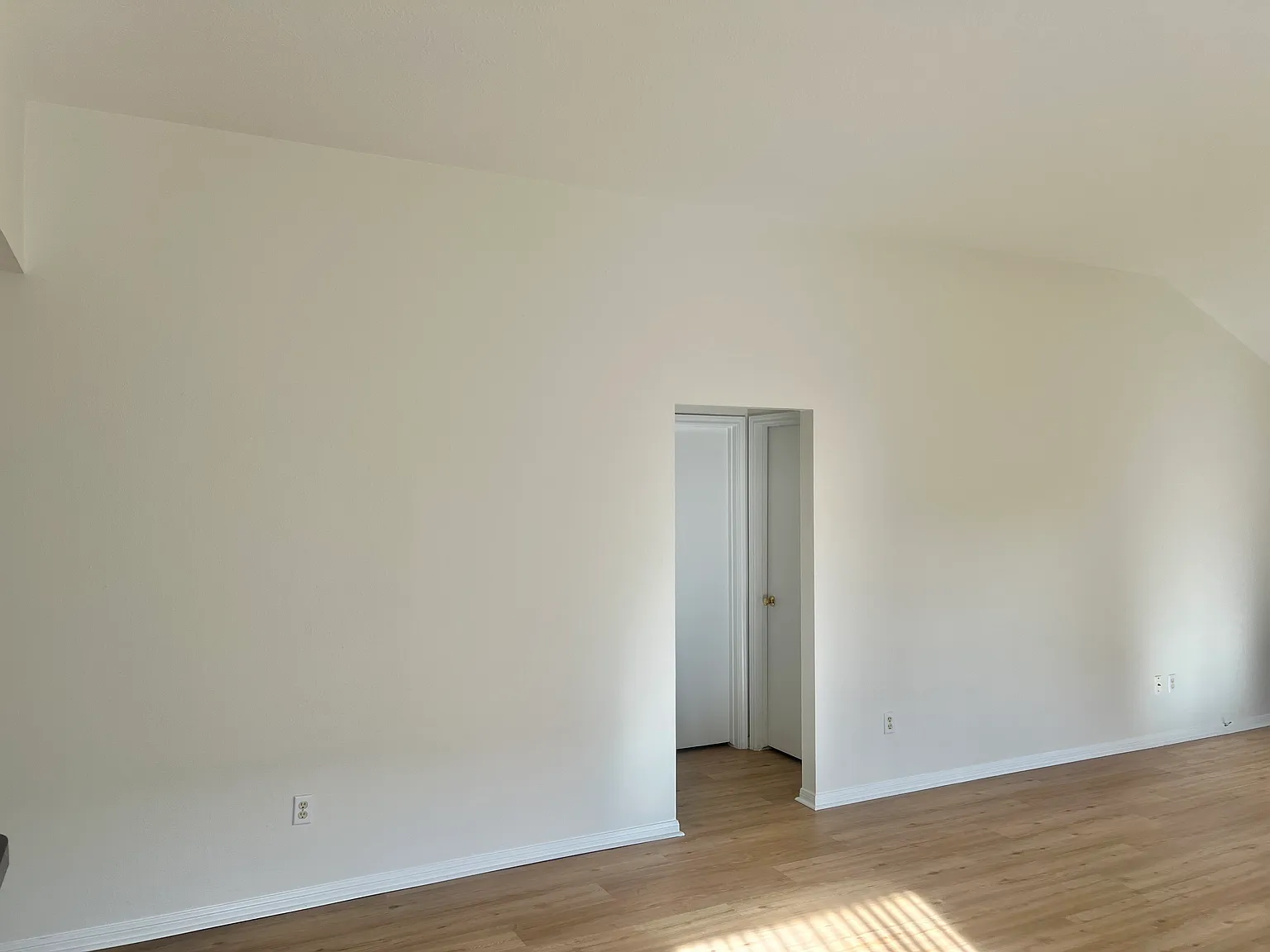 3 bed, 1760 sqft, $1,800 — Photo 2