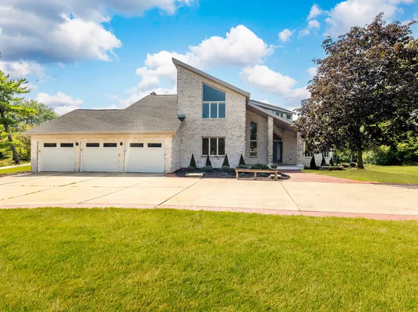 8920 Royal Dr, Burr Ridge, IL 60527