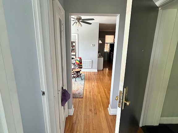 4th image of 2956 N Washtenaw Ave #3