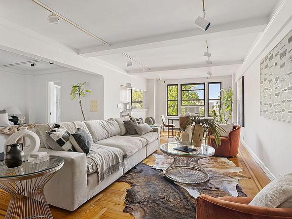 3rd image of 152 E 94th St APT 8D
