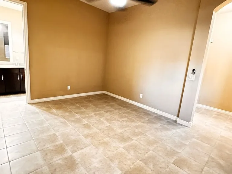 268 E Powell Way — Photo 46