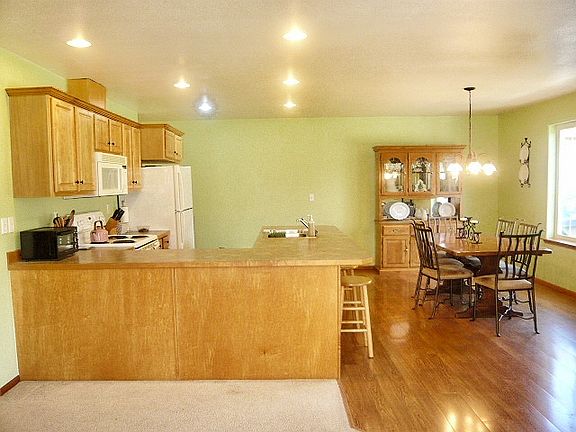 Kitchen - Dining Area