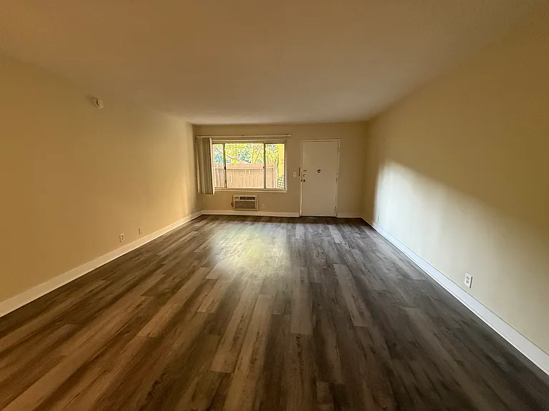 SEP-BUR APARTMENTS — Photo 7