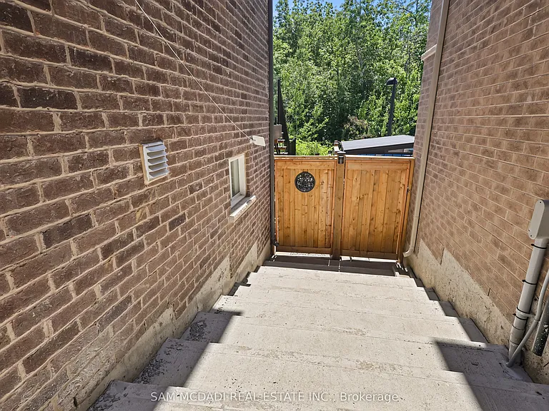 837 Magnolia Ter — Photo 18