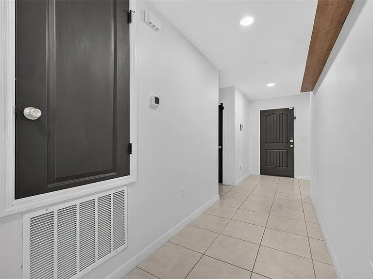 1097 Augustus Dr — Photo 12