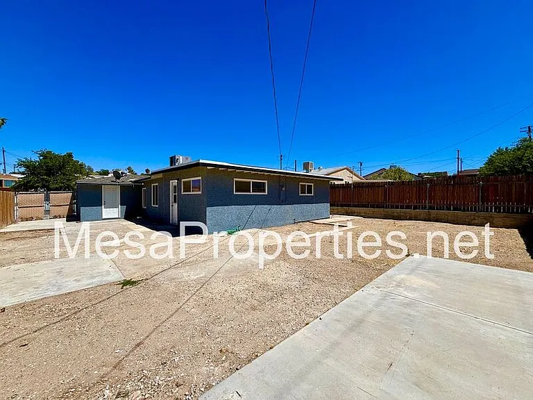 820 Caliente Dr — Photo 23