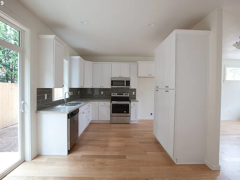 127 NE 109th Ave — Photo 4