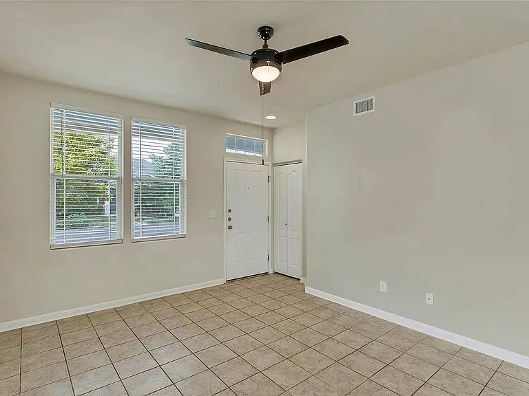 334 Newberry Main Cv — Photo 3