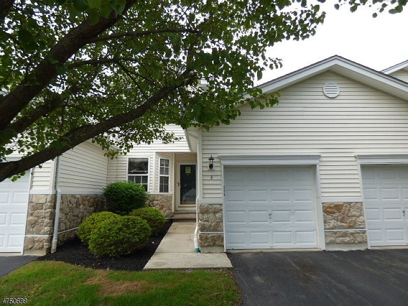 1st image of 6 Lakeview Dr