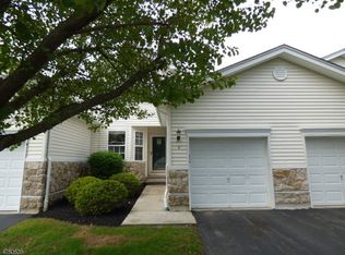 6 Lakeview Dr, Hamburg, NJ 07419