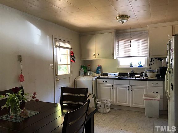 2nd image of 903 Corona St