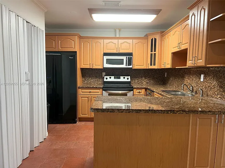 6211 SW 116th Pl #F — Photo 8