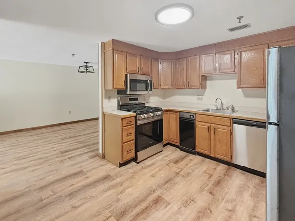 45 Christopher Dr APT 105, Methuen, MA 01844