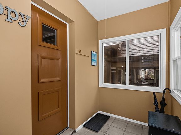 4th image of 1045 Thomas Ave