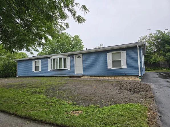 379 Devonshire Ln, Park City, IL 60085