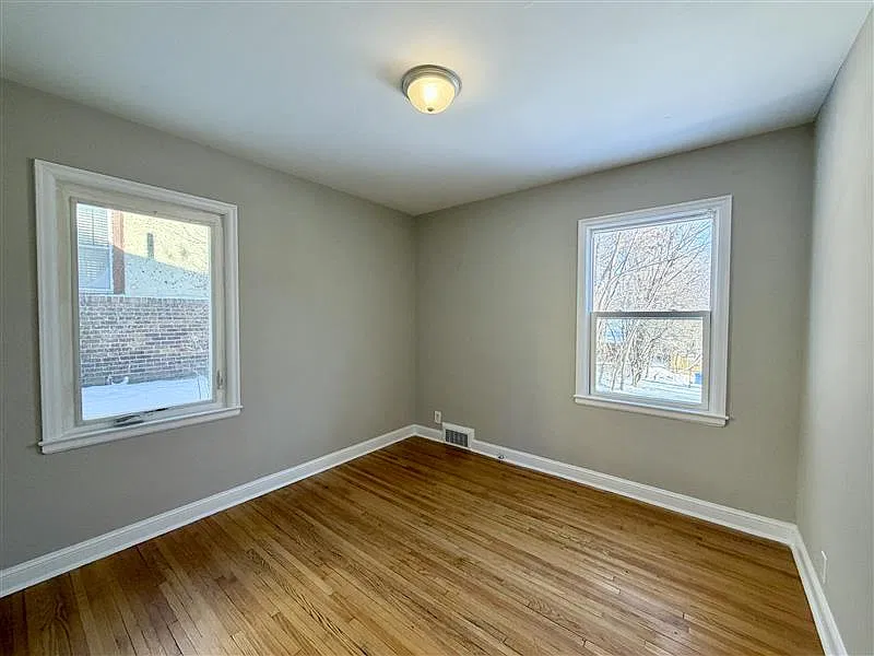 6 bed, 2400 sqft, $2,700 — Photo 3