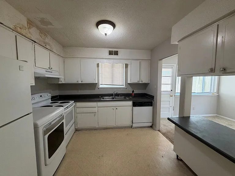 2364 Champion Ct — Photo 10