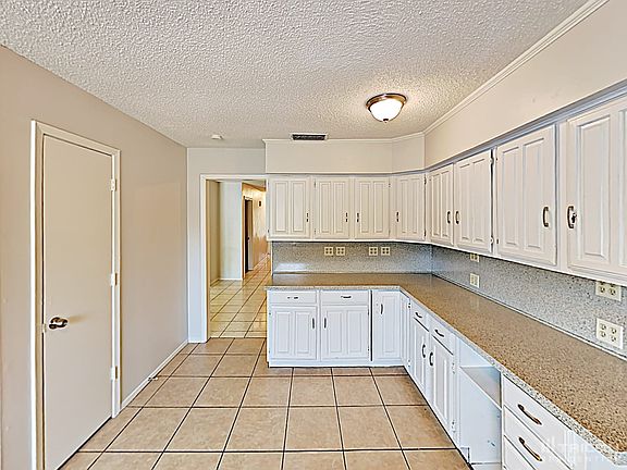 5th image of 7419 Elderberry Ln