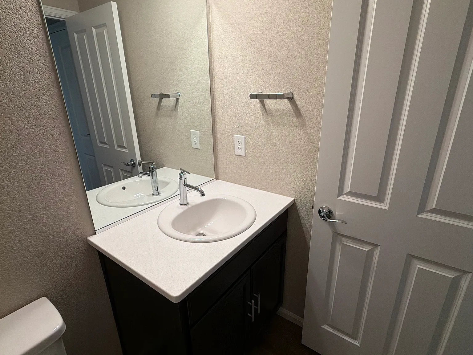 4 bed, 2780 sqft, $2,700 — Photo 3