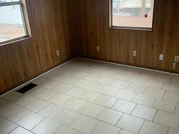 5th image of 812 W 24th St