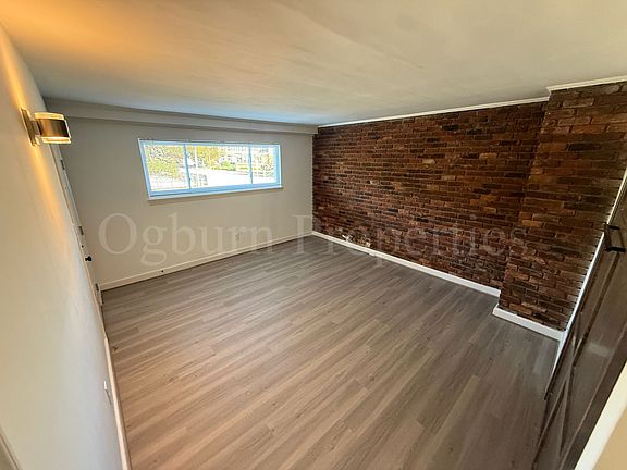 3rd image of 220 N Hawthorne Rd APT B