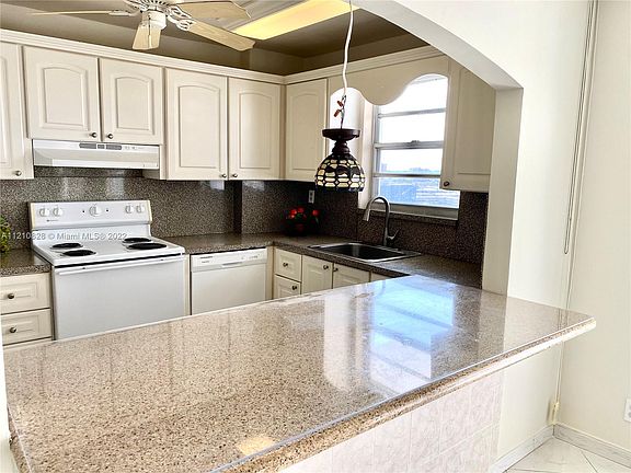 4th image of 137 Golden Isles Dr APT 1410